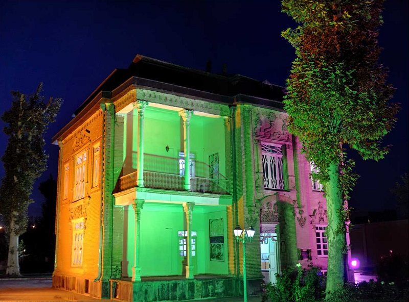 موزه مفاخر استان مرکزی در شب